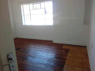 Inside and outside rooms for single professionals in Windsor East and West