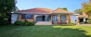 Inside and outside rooms for single professionals in Windsor East and West