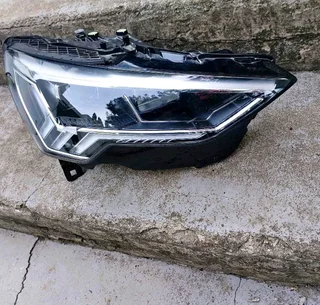 Q3 audi headlight available