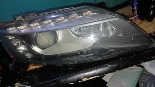 Led Q7 headlights available