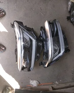 Vw Amarok headlights available