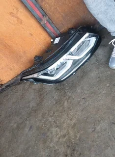VW tiguan headlights available
