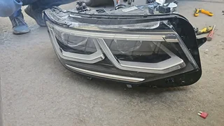 Vw tiguan headlights available