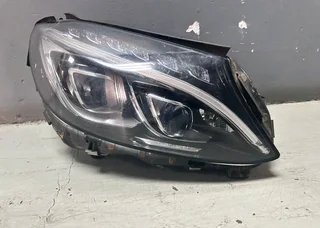 W205 double xenon Headlights available