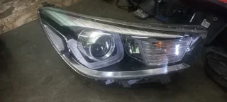 Kia rio Headlights available