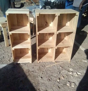 Benches and shòp counters