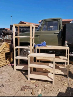 Benches and shòp counters