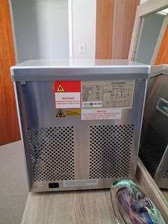 SnoMaster Ice machine