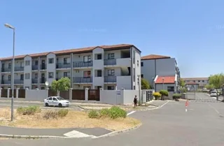 Flatshare available parklands main road