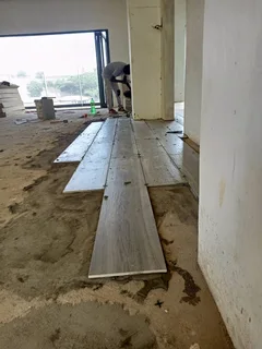 TILER PLUMBER PAINTER0825000632