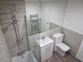 TILER PLUMBER PAINTER0825000632