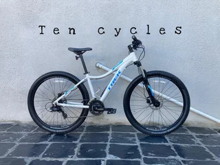 Ladies/Girls  TREK SKYE Mountain bike for sale