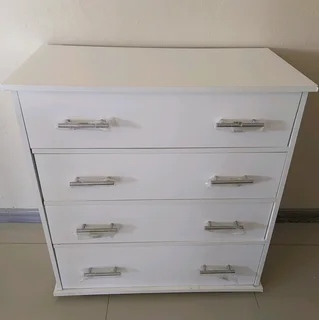 Cot bed and chest of drawers