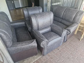 New 4pce couch