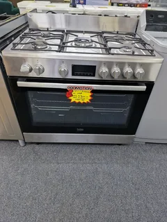 Grundig 5 burner gas electric stove
