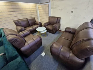 New hippo 4pce couch