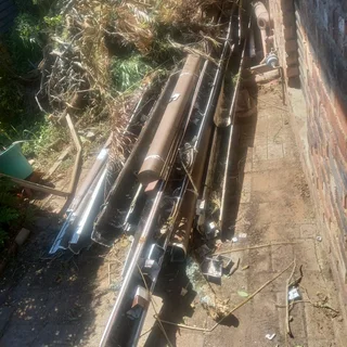 Garbage removal, junk removal, unwanted stuff removal, garden refuse removals, rubble removal, etc