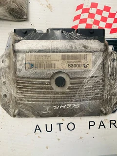 Renault Clio Ecu Computer Box 335 121371 8200298467 S3000