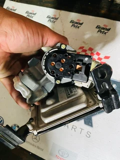 HYUNDAI i10 ECU COMPUTER BOX  KEY SET 1038407767 ME17.9.11.1