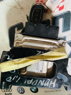 HYUNDAI i10 ECU COMPUTER BOX  KEY SET 1038407767 ME17.9.11.1