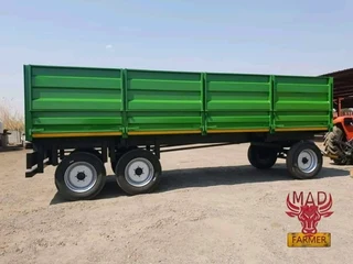 15 ton low speed side tipping farm trailers available for sale at Mad Farmer SA Middelburg MP.