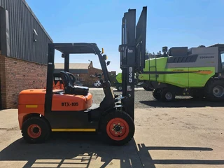 BTX 3.5 ton rough terrain forklifts available for sale at Mad Farmer SA Middelburg MP.