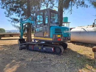 Sunward 6 ton Excavators available for sale at Mad Farmer SA Middelburg MP.