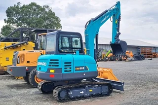 Sunward 6 ton Excavators available for sale at Mad Farmer SA Middelburg MP.