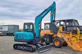 Sunward 6 ton Excavators available for sale at Mad Farmer SA Middelburg MP.