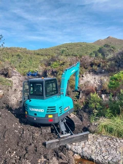 Sunward 6 ton Excavators available for sale at Mad Farmer SA Middelburg MP.