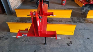 Mounted Graders available for sale at Mad Farmer SA Middelburg MP.