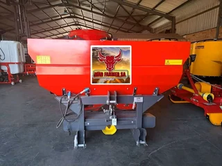 1500LTR Fertilizer Spreaders available for sale at Mad Farmer SA Middelburg MP.