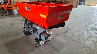 1500LTR Fertilizer Spreaders available for sale at Mad Farmer SA Middelburg MP.