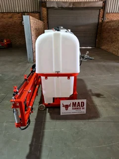 800 ltr Boomsprayers available for sale at Mad Farmer SA Middelburg MP.