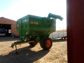 16 ton debulking trailers available for sale at Mad Farmer SA Middelburg MP.