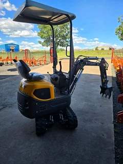 LY10 Mini excavators available for sale at Mad Farmer SA Middelburg MP.