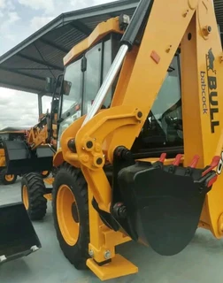 Bull HD76 TLB&#39;S available for sale at Mad Farmer SA Middelburg MP.