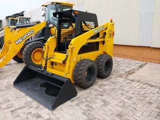Revaro T-REX 708 Skidsteers available for sale at Mad Farmer SA Middelburg MP.