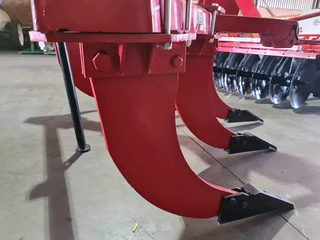 V-frame rippers available for sale at Mad Farmer SA Middelburg MP.