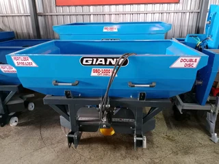 1000ltr Fertilizer Spreaders available for sale at Mad Farmer SA Middelburg MP.
