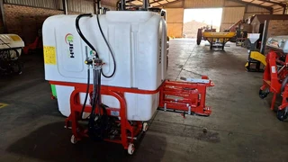 1000ltr Boomsprayers available for sale at Mad Farmer SA Middelburg MP.