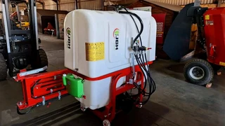 1000ltr Boomsprayers available for sale at Mad Farmer SA Middelburg MP.