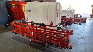 1000ltr Boomsprayers available for sale at Mad Farmer SA Middelburg MP.