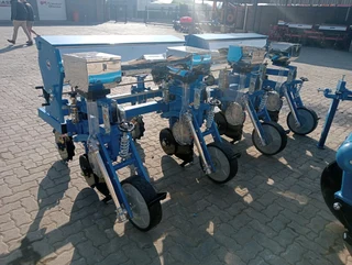 2/4/6 row Planters available for sale at Mad Farmer SA Middelburg MP.