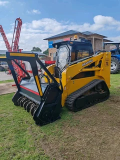Revaro T-REX 710 tracksteers available for sale at Mad Farmer SA Middelburg MP.