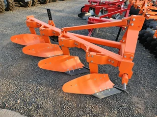 Fieldking mouldboard ploughs available for sale at Mad Farmer SA Middelburg MP.