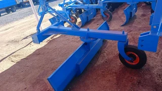 New MOUNTED graders available for sale at Mad Farmer SA Middelburg MP.