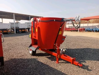 New 2.5m³ Vertical Feed Mixers available for sale at Mad Farmer SA Middelburg MP.