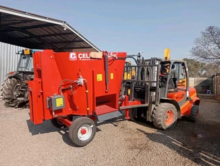 New 2.5m³ Vertical Feed Mixers available for sale at Mad Farmer SA Middelburg MP.