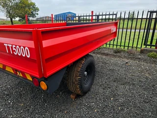 New Single axle tipper trailers available for sale at Mad Farmer SA Middelburg MP.